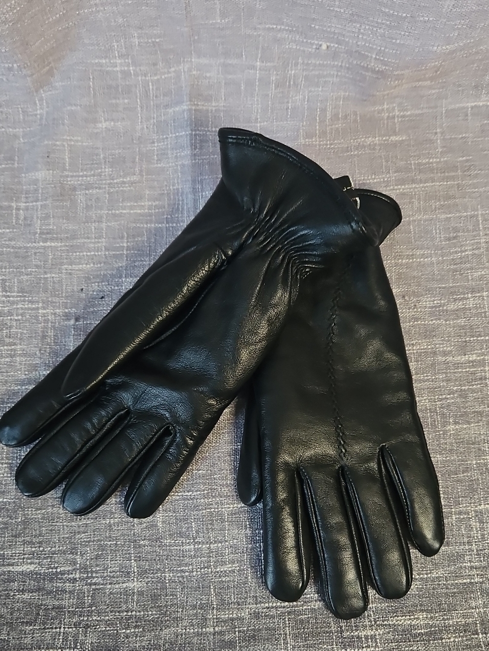Men's Black Leather Gloves - Sleek Everyday Style